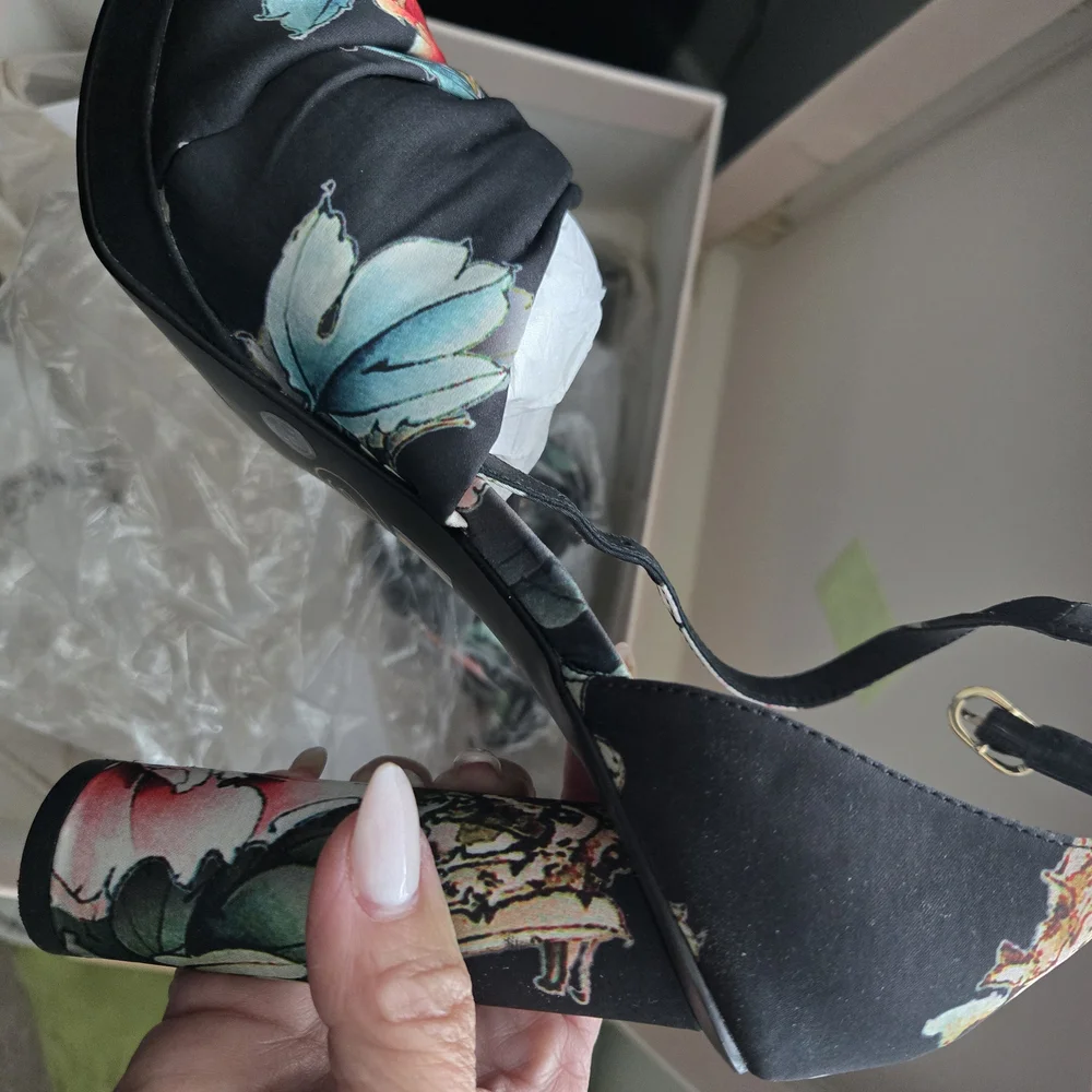 Chinese Laundry Flory Geisha Print Heels - Picture 4 of 15